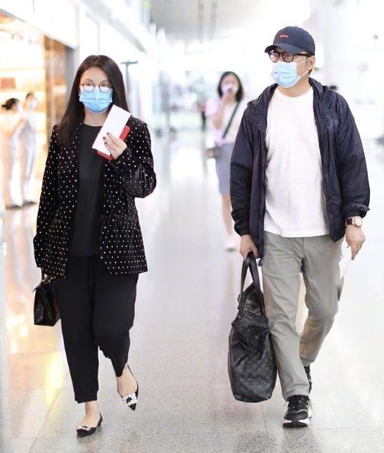 王岳伦|王岳伦深夜发文道歉，希望得到妻女原谅，网友却不太买账