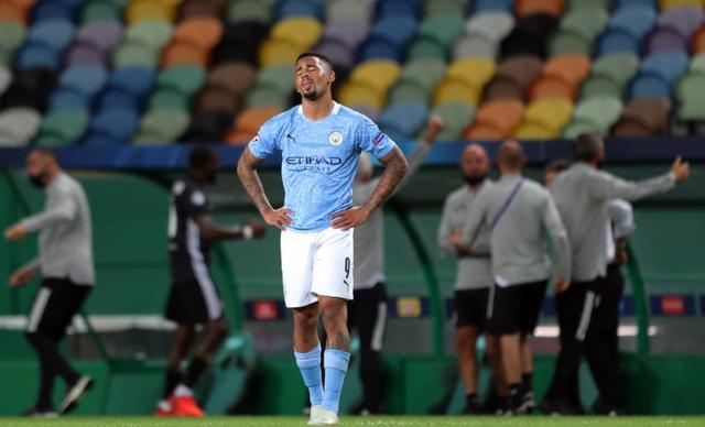 瓜迪奥拉又跪了!当斯特林3米空门不进后,曼城在1分钟后遭重击