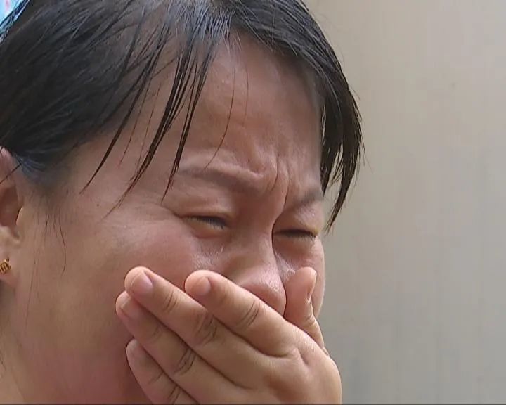 3岁女童从五楼意外坠落生命垂危单亲妈妈伤心欲绝