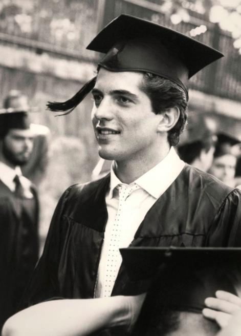 肯尼迪家族最帅成员风流倜傥天生总统相依然难逃死亡诅咒