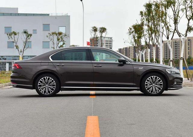 大众c级车疯降8万元,辉昂动力碾压奥迪a6l,却为啥卖不动?