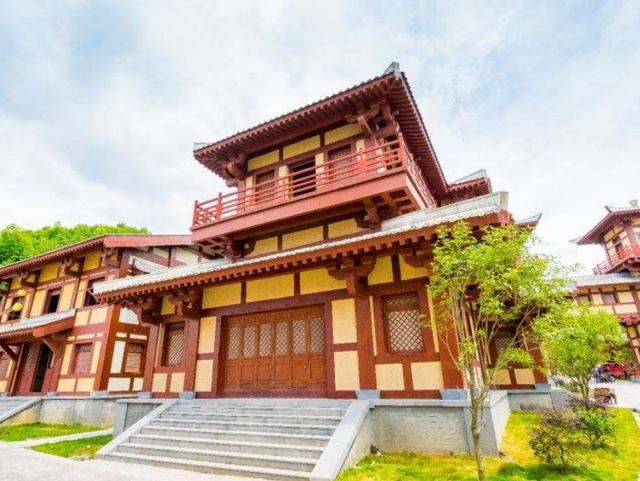 该景区就是横店影视城春秋唐园景区,位于浙江省金华市横店镇.