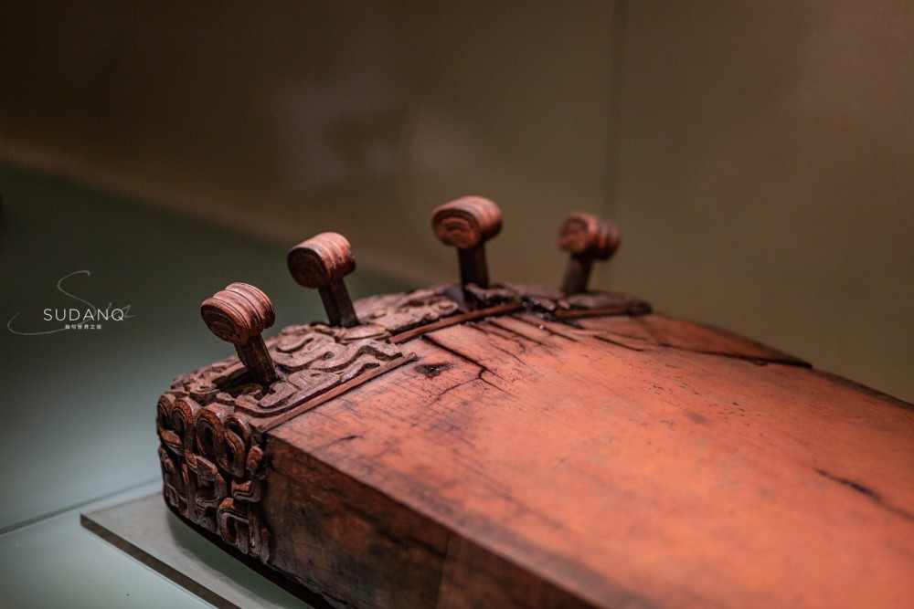 在封建制度的古代社会中,人们对于音乐的崇高追求丝毫不亚于今天之人.