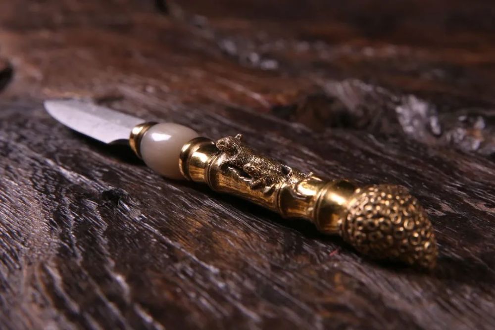 茶饼|来自外太空的神秘礼物——这些用陨铁制作的精品茶剑，美的深入人心