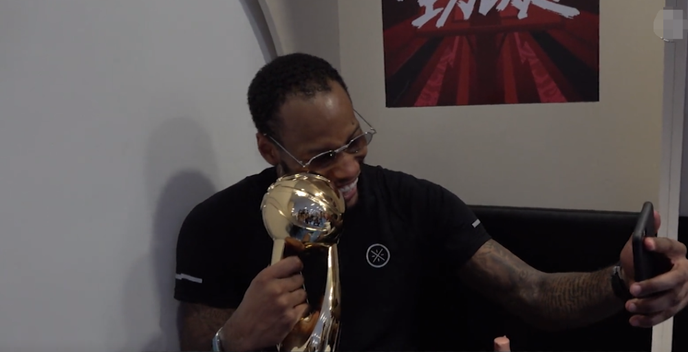 收获的一年威姆斯凌晨转发40条广东夺冠贺电徐杰王薪凯致谢杜锋