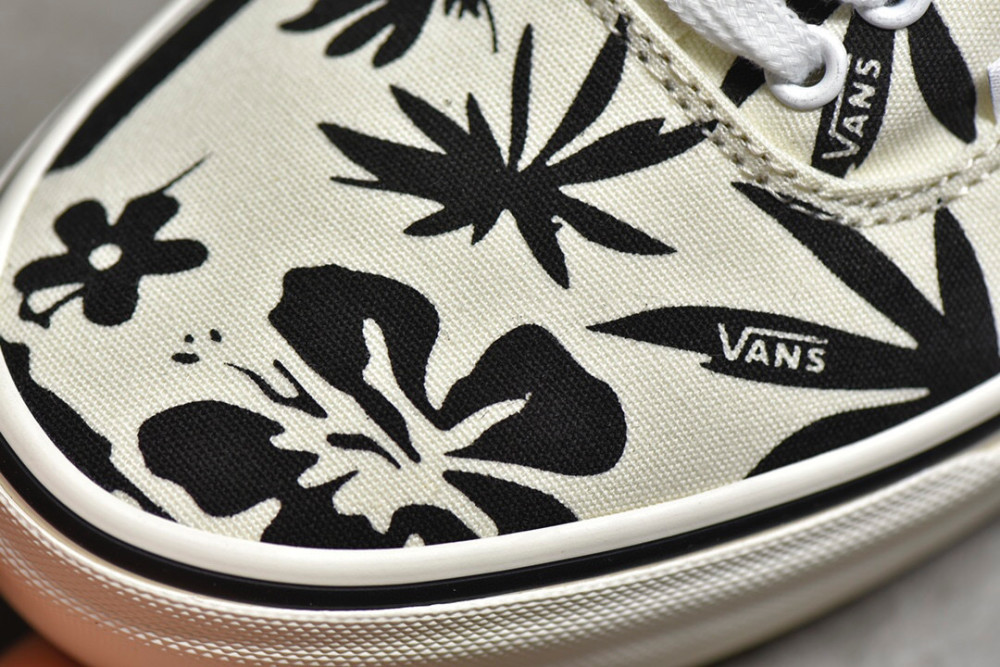 万斯vansauthenticfamily黑白帆布鞋