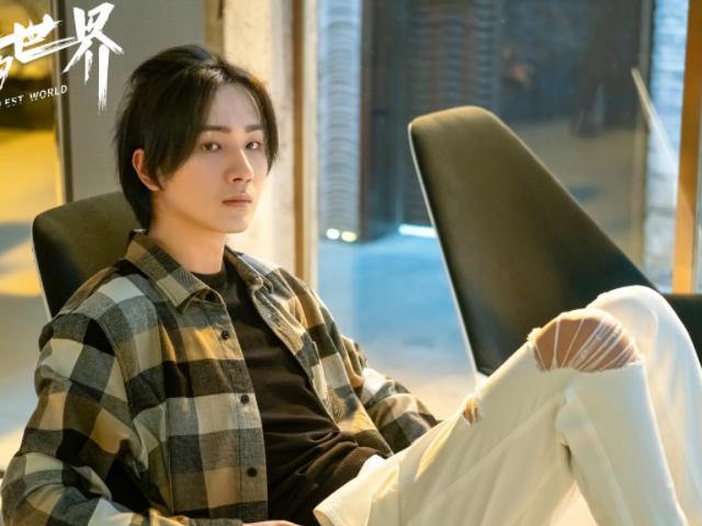 有种 霸屏 叫李宏毅 一口气官宣3部新剧 女主一个比一个好看 毛晓彤 最酷的世界 霍去病 杀破狼 李宏毅 周雨彤