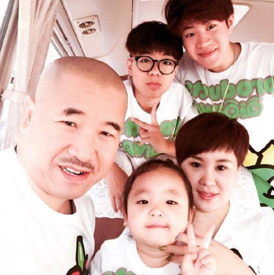 王小利|因直播而起，以直播结束，王小利赵本山戏演得很真，可惜破绽百出