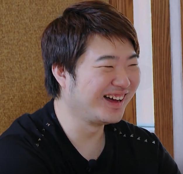 这个节目的导演就是吴彤,可以说是综艺导演之王了,《王牌对王牌》的