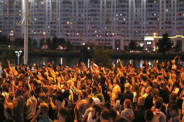 白俄罗斯_社会|白俄罗斯抗议者死亡，妻子在遗体上发现子弹伤口后称其被警方枪杀