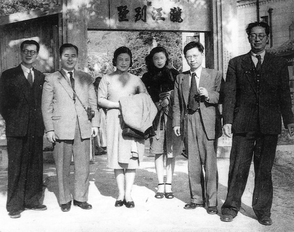 郑振铎|抗战爆发后，日本人拿巨额支票拉拢郑振铎，他当面翻脸撕毁支票