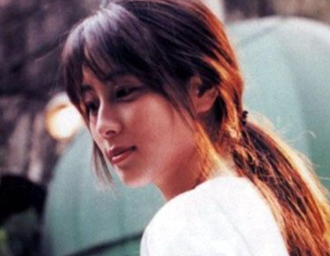 但其实并不是这样,坂井泉水的颜值很高,但是她是一位音乐怪人,觉得