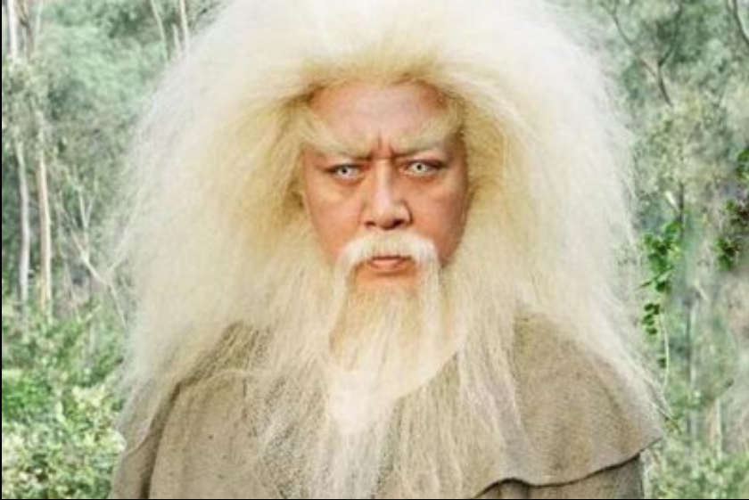 八版金毛狮王每一版都霸气十足可惜其中两位已经与世长辞