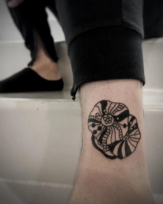 纹身|日本女孩6岁入行，是全世界最小纹身看完我却只想拥有同款爸爸！