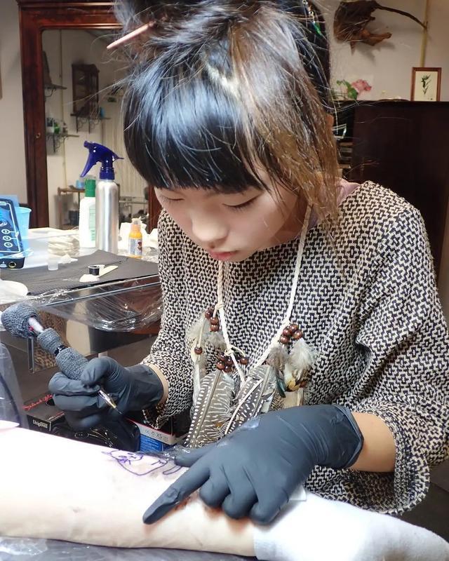 纹身|日本女孩6岁入行，是全世界最小纹身看完我却只想拥有同款爸爸！