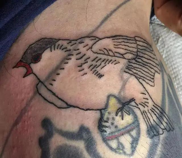 纹身|日本女孩6岁入行，是全世界最小纹身看完我却只想拥有同款爸爸！