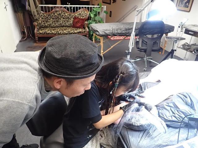 纹身|日本女孩6岁入行，是全世界最小纹身看完我却只想拥有同款爸爸！