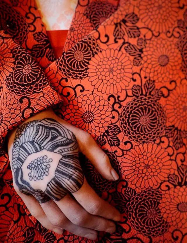 纹身|日本女孩6岁入行，是全世界最小纹身看完我却只想拥有同款爸爸！