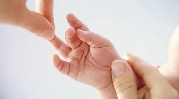 孩子|推拿真的可以帮孩子退烧吗？