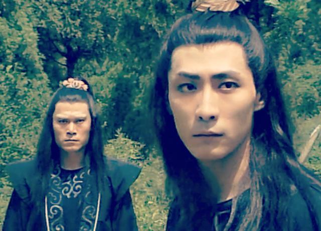 徐良和白云瑞献艺威震少华山大寨主冯魁章表面上示弱实则高明