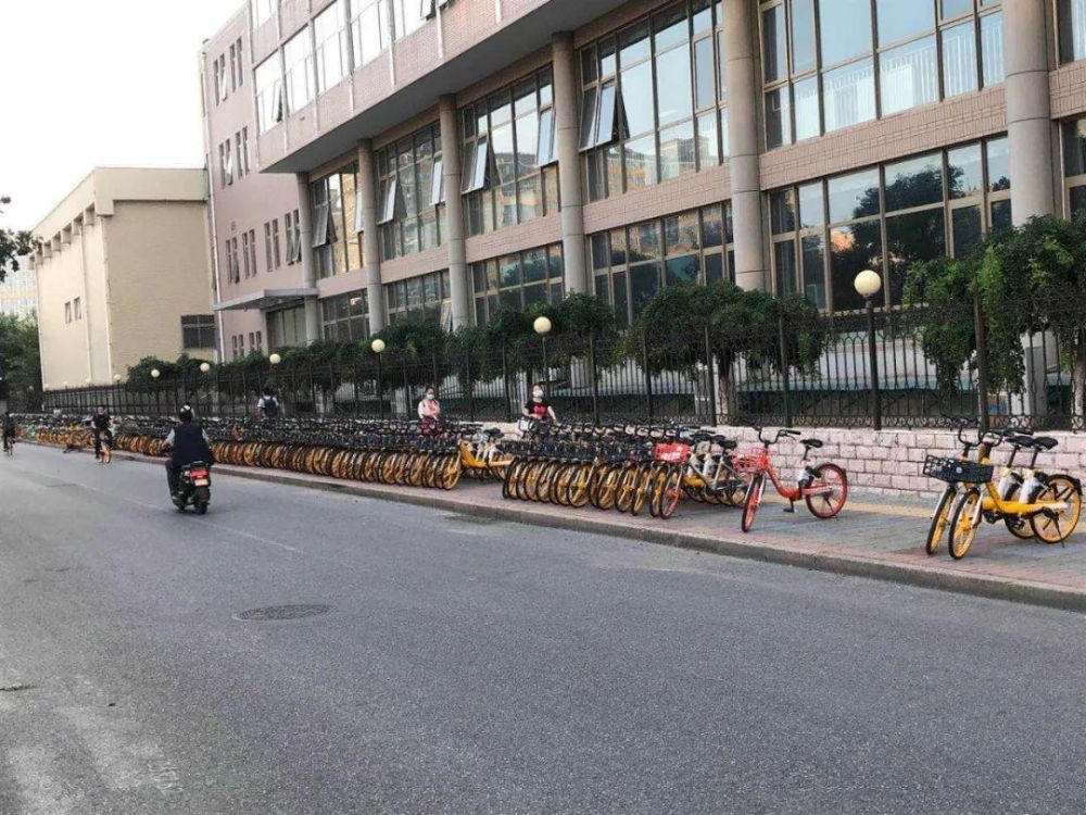 共享单车|当满大街都是共享单车……您是觉得更方便呢，还是更麻烦？