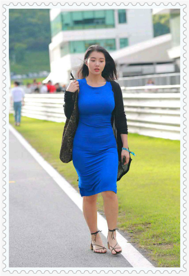 街拍:自信能让微胖的美女也能穿搭出最时尚最美一面