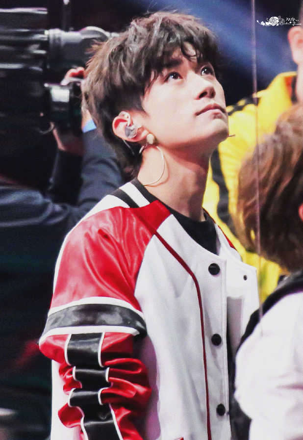 易烊千玺|易烊千玺电竞首秀，带你玩转王者荣耀，太精彩了！