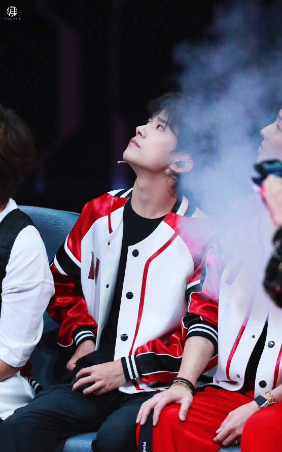 易烊千玺|易烊千玺电竞首秀，带你玩转王者荣耀，太精彩了！