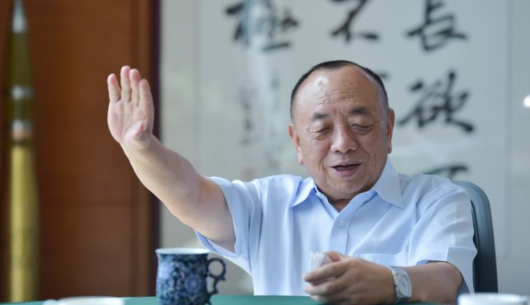 面对镜头这家近4000亿巨头董事长对任正非这样说