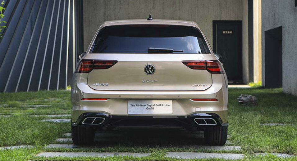 国产八代高尔夫实车,香槟金车漆配黑色套件!尾标带字母