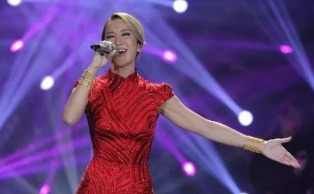 李玟|又回应婚变传闻？李玟再发文称有了新宝贝，近照笑容灿烂心态好