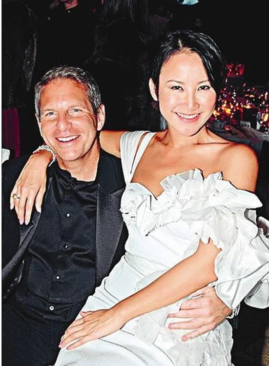 李玟|又回应婚变传闻？李玟再发文称有了新宝贝，近照笑容灿烂心态好