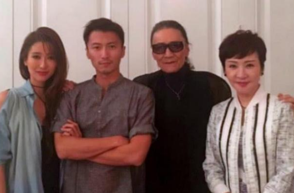 谢贤|谢贤豪宅庆祝84岁大寿，消瘦不少，与朋友合照戴墨镜袖套遮皱纹