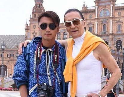 谢贤|谢贤豪宅庆祝84岁大寿，消瘦不少，与朋友合照戴墨镜袖套遮皱纹