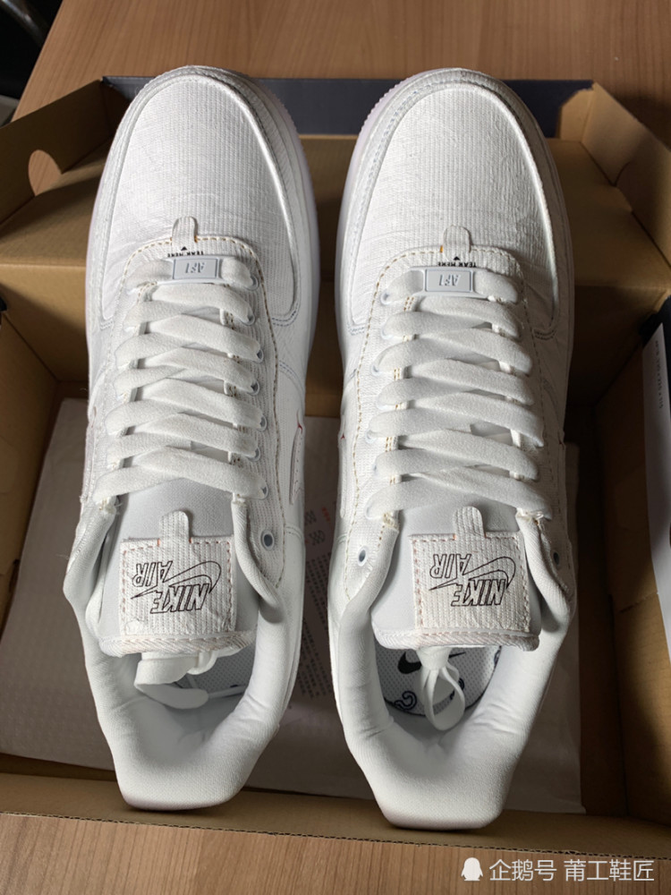 真的多,今天介绍的这款鞋子价格上很亲民,而且外观很好看的af1撕撕乐