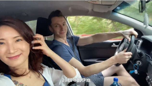 许婧|许婧高调晒男友背影照，湖边泛舟悠然自在，尽情享受二人世界