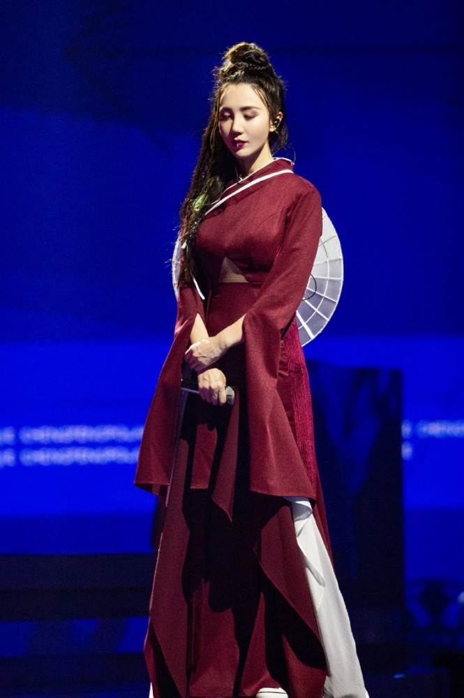 浪姐|《浪姐》五公solo引争议，有人全开麦有人对嘴型，阿朵实力惊人