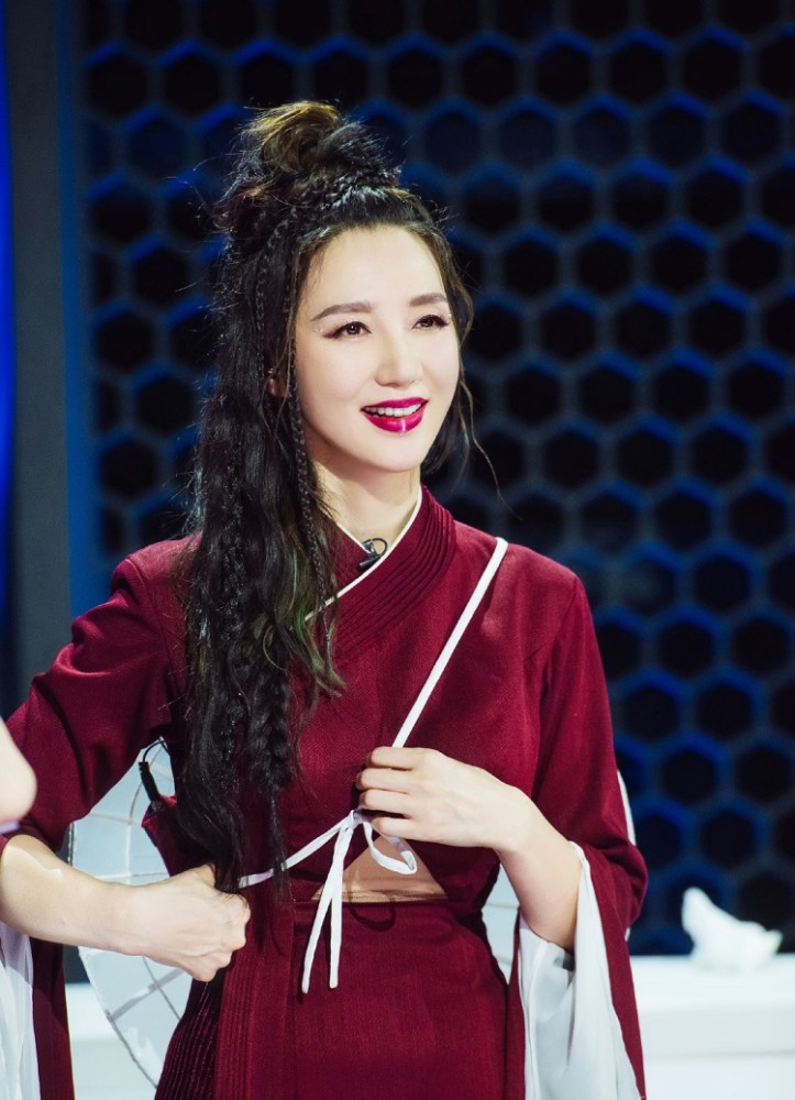 浪姐|《浪姐》五公solo引争议，有人全开麦有人对嘴型，阿朵实力惊人