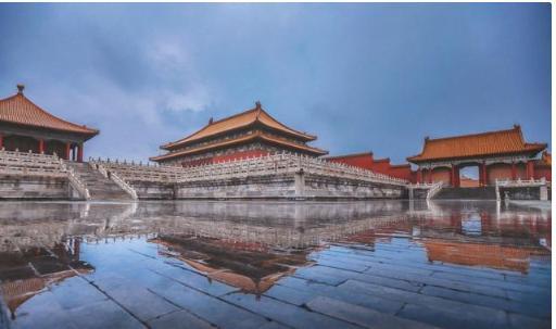 北京故宫|故宫雨后倒影，镜面相映成趣，网友直呼：美哉！