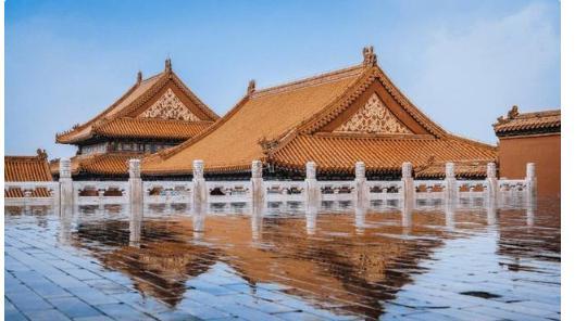 北京故宫|故宫雨后倒影，镜面相映成趣，网友直呼：美哉！