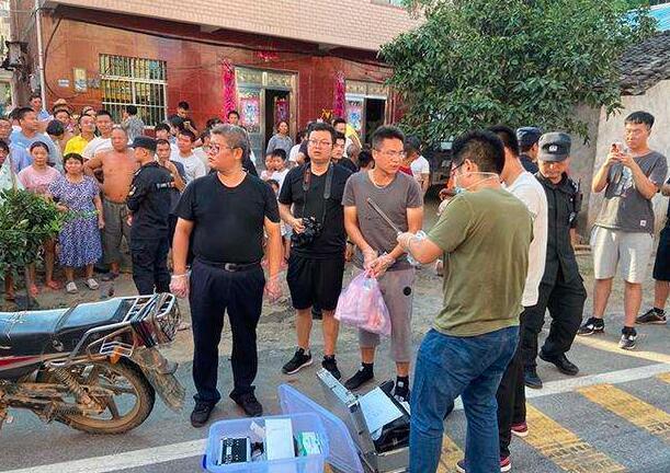 曾春亮被捕后,命案家属称警方庆功太恶心,你怎么看?