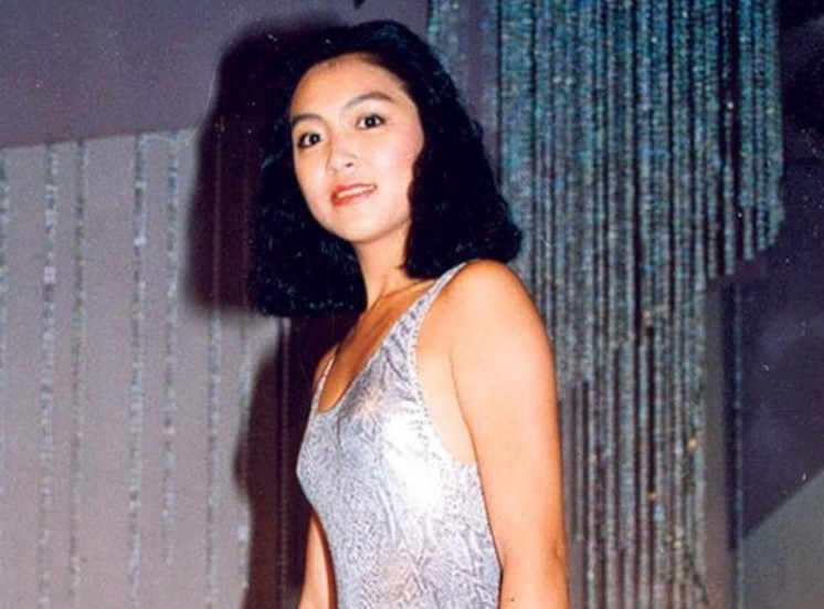 张凤妮|51岁张凤妮近照女人味十足，嫁小7岁富豪连生3女，未添男丁压力大