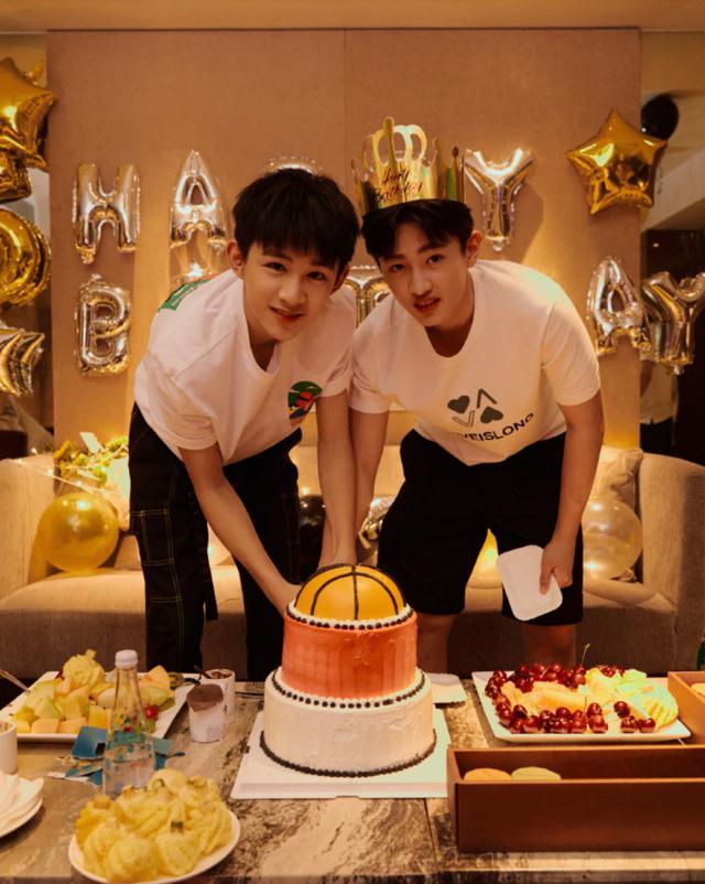 隐秘的角落|《隐秘的角落》朱朝阳为严良庆生，送好友牛奶礼物，助严良长高个