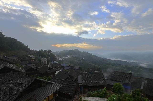 贵州:黔东南大塘苗寨晨景涟漪,苗寨是苗族原始生态文化保存最完整的