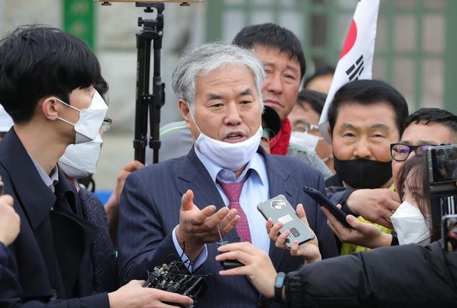 韩国新感染病例暴增,保守派教会坚持发起反政府抗议,成疫情推手