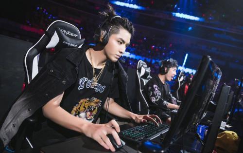LOL：哪些明星玩英雄联盟？他们都是什么段位？