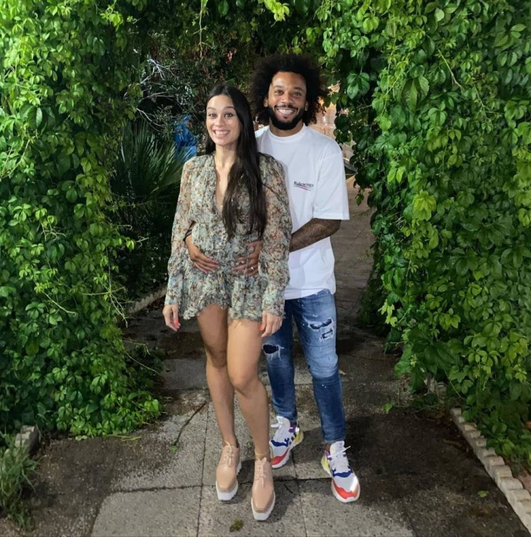 【社交秀】c罗乔治娜浪漫度假 会游泳的话谁不想游艇上跳水呢