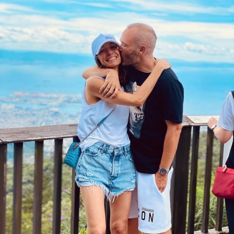 伊涅斯塔与妻子