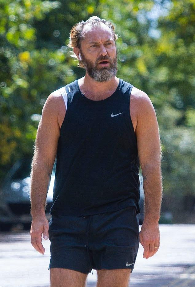 47岁裘德洛被嘲像60保养不及布拉德皮特6个孩子不够还想生