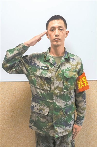 治疗……8月7日,经过16天救治,第72集团军某旅排长冒小驰脱离生命危险